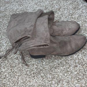 Knee high boots! Lightly worn